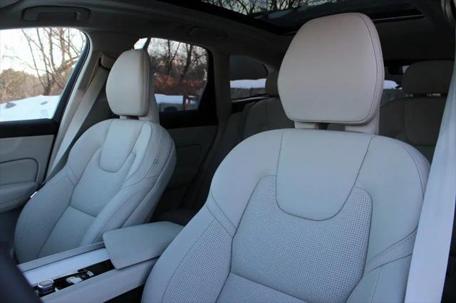 2026 Volvo XC60 Plug-In Hybrid Ultra, T8 AWD Electric/Gasoline, Dark