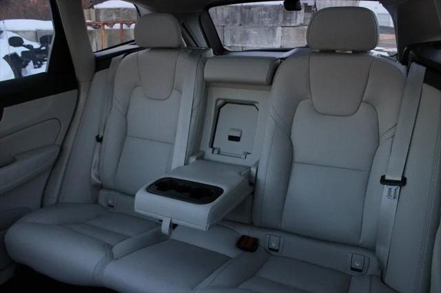 2026 Volvo XC60 Plug-In Hybrid Ultra, T8 AWD Electric/Gasoline, Dark