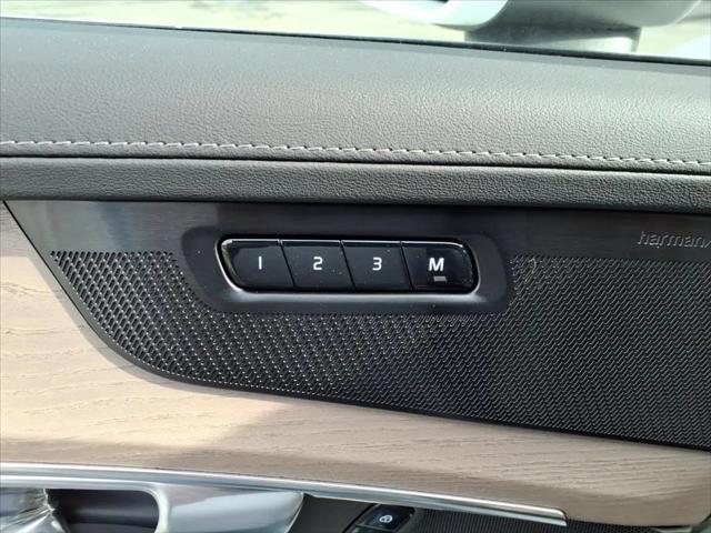2026 Volvo XC90 Plus, B6 AWD Gas (mild hybrid), Gasoline, Bright, 7 Seats