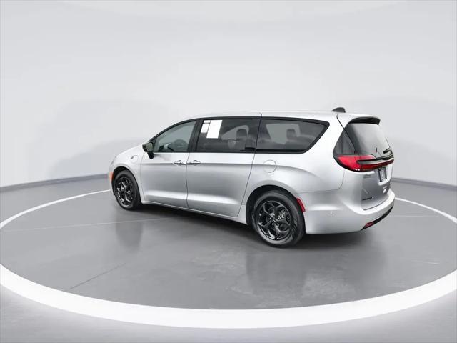 2023 Chrysler Pacifica Hybrid Limited
