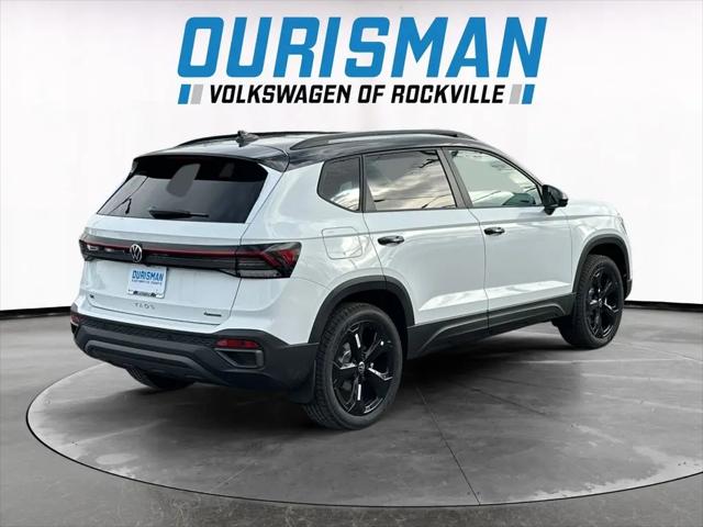 2026 Volkswagen Taos SE Black