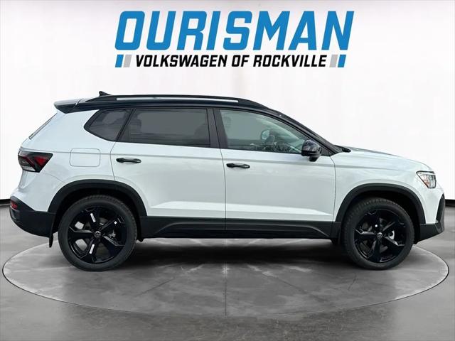 2026 Volkswagen Taos SE Black