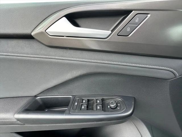 2026 Volkswagen Taos SE Black