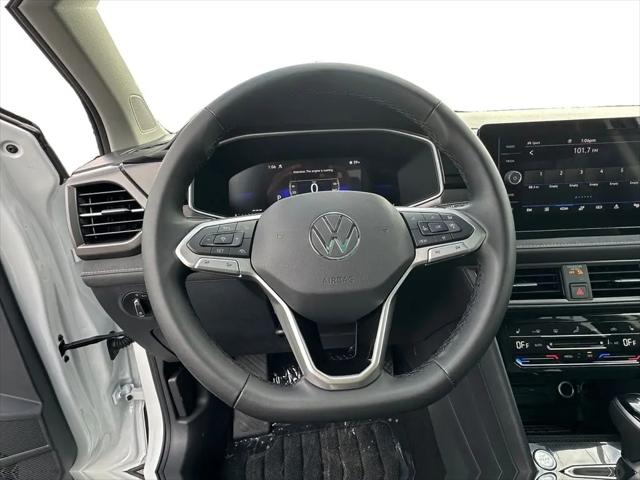 2026 Volkswagen Taos SE Black