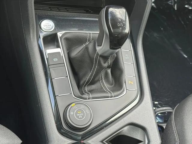 2026 Volkswagen Taos SE Black