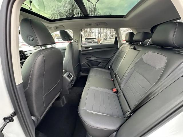 2026 Volkswagen Taos SE Black