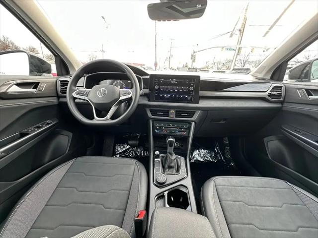 2026 Volkswagen Taos SE Black