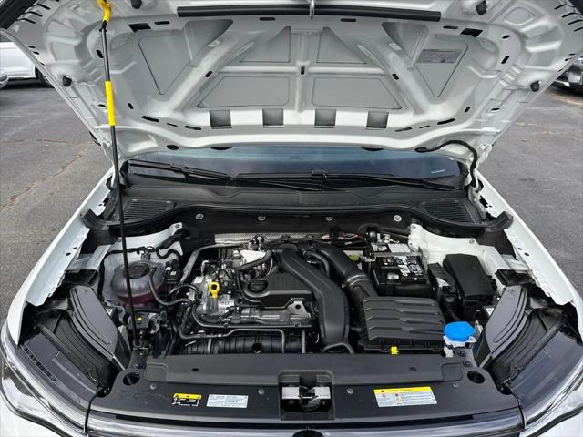 2026 Volkswagen Taos SE Black
