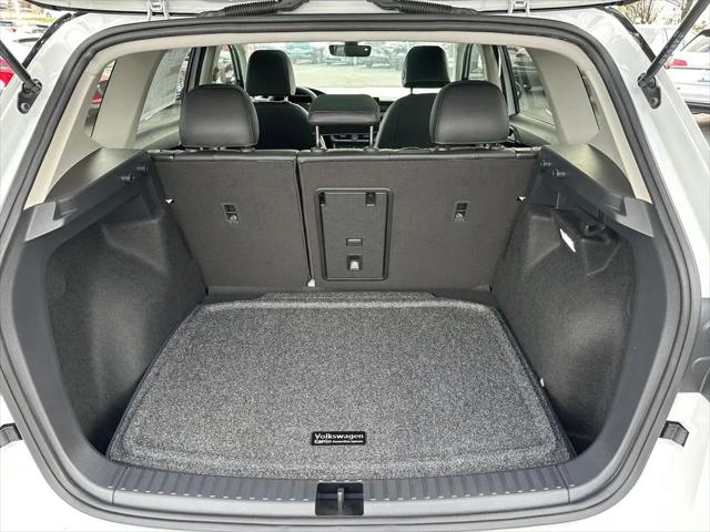 2026 Volkswagen Taos SE Black