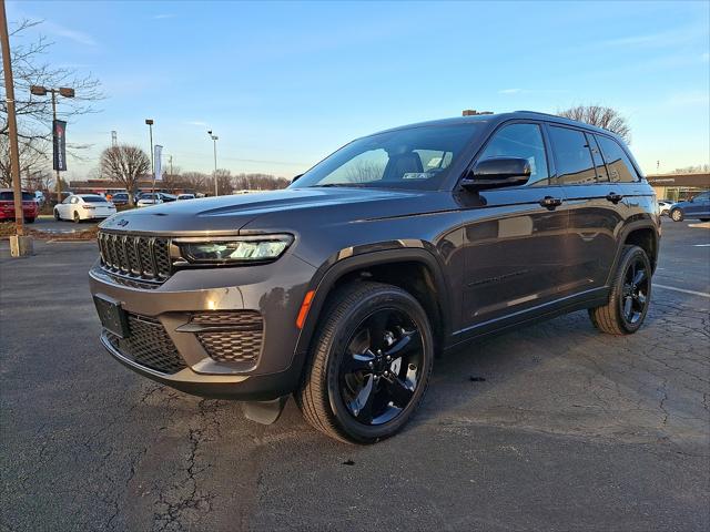2023 Jeep Grand Cherokee Altitude 4x4 2023 Jeep Grand Cherokee Altitude 4x4