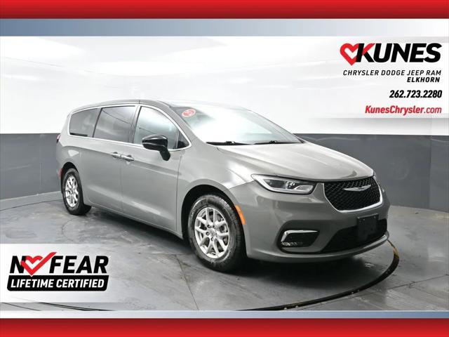 2025 Chrysler Pacifica Select