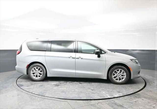 2024 Chrysler Voyager LX