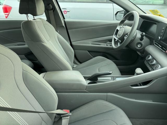 2024 Hyundai Elantra SE