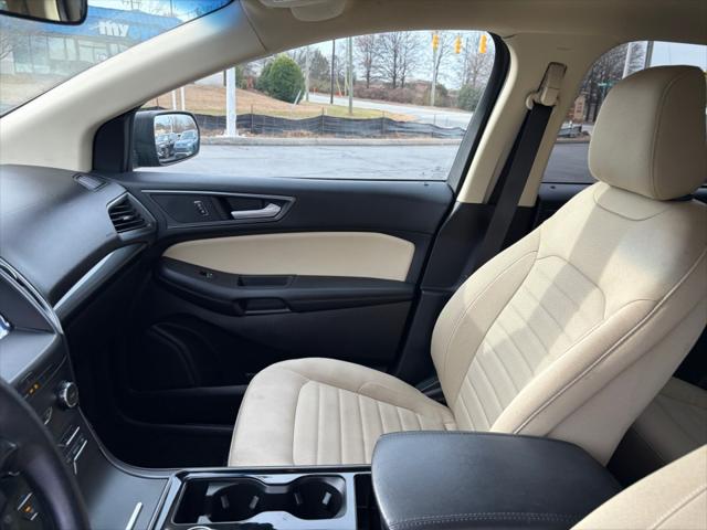 2020 Ford Edge SE