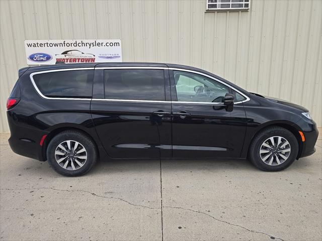 2024 Chrysler Pacifica Hybrid Select for sale in Watertown, SD