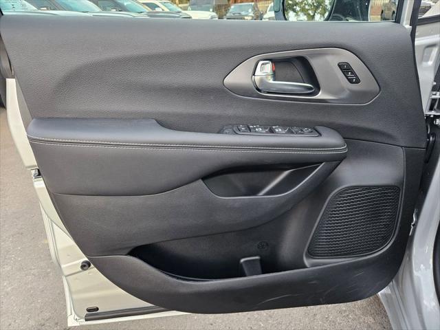 2026 Chrysler Pacifica Select AWD
