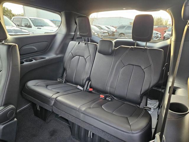 2026 Chrysler Pacifica Select AWD