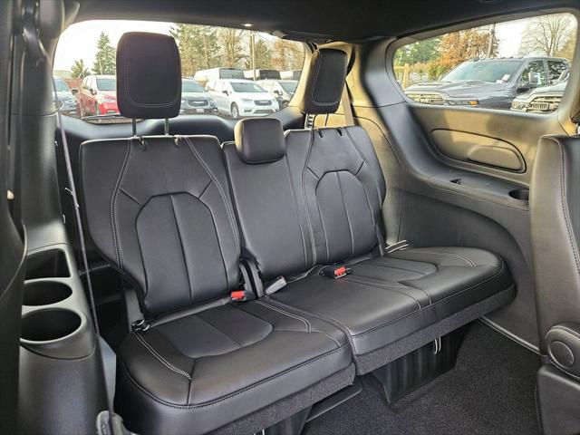 2026 Chrysler Pacifica Select AWD