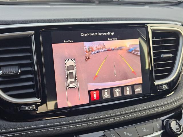 2026 Chrysler Pacifica Select AWD