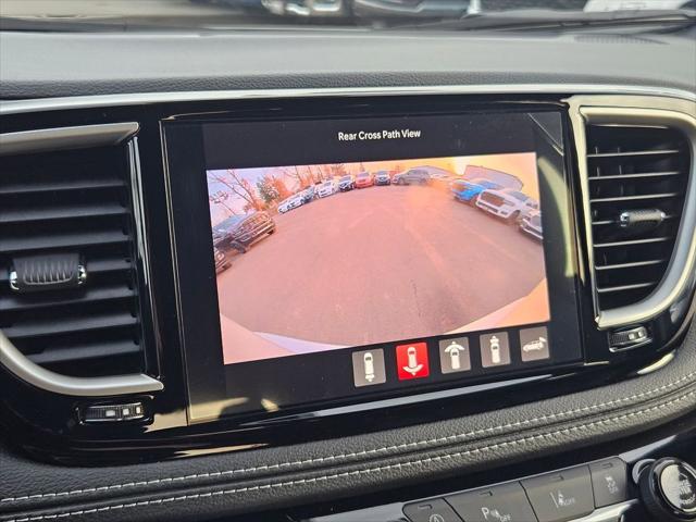 2026 Chrysler Pacifica Select AWD