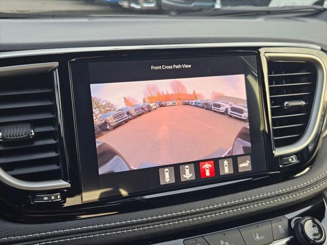 2026 Chrysler Pacifica Select AWD