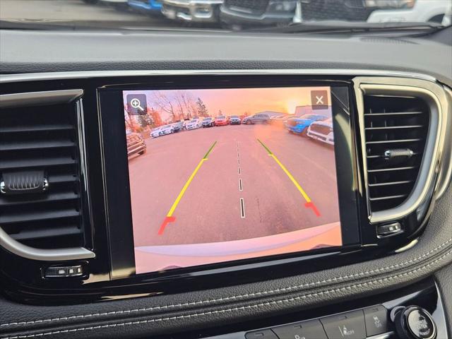 2026 Chrysler Pacifica Select AWD