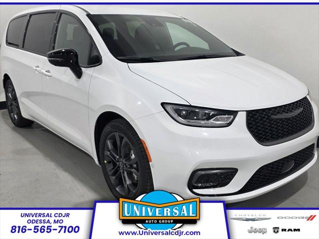 2026 Chrysler Pacifica Select for sale in Higginsville, MO