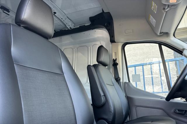 2026 Ford Transit Cargo Van T-250 148 Med Rf 9150 GVWR RWD