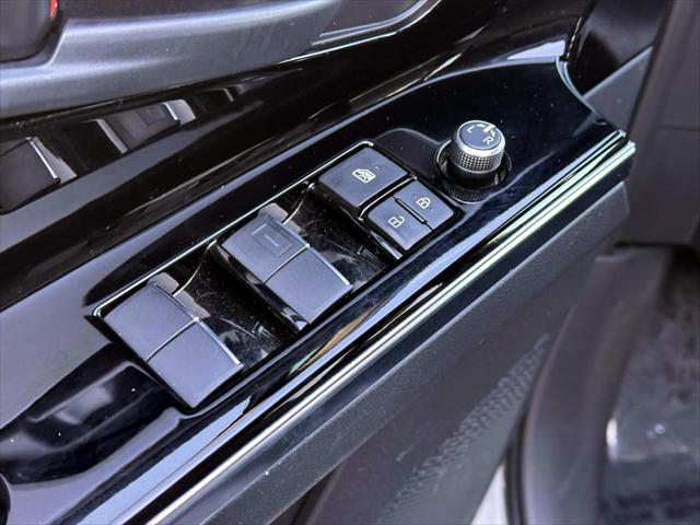 2023 Toyota bZ4X Limited [17]