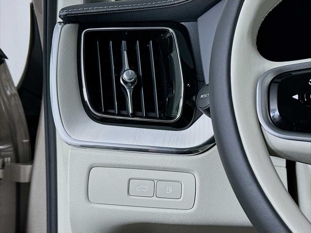 2026 Volvo XC60 Plug-In Hybrid Ultra, T8 AWD Electric/Gasoline, Dark