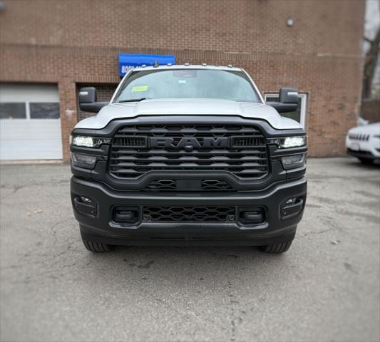 2026 RAM Ram 3500 RAM 3500 TRADESMAN CREW CAB 4X4 64 BOX