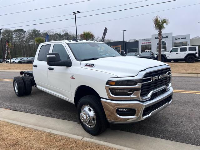 2026 RAM Ram 3500 Chassis Cab RAM 3500 TRADESMAN CREW CAB CHASSIS 4X4 60 CA 2026 RAM Ram 3500 Chassis Cab RAM 3500 TRADESMAN CREW CAB CHASSIS 4X4 60 CA