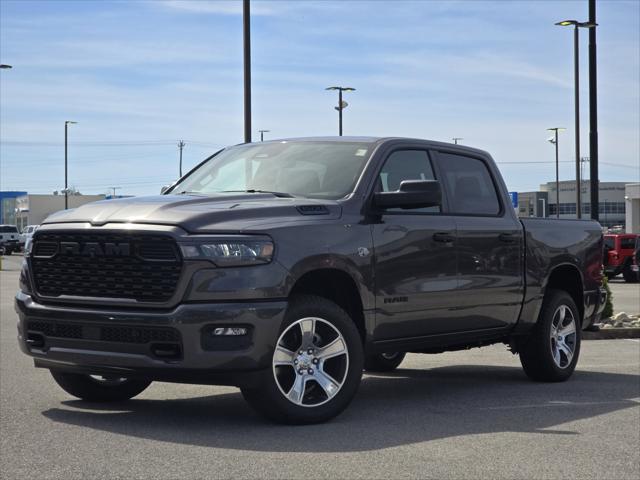 2026 RAM Ram 1500 RAM 1500 EXPRESS CREW CAB 4X4 57 BOX