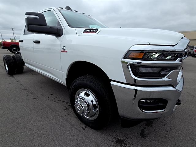 2026 RAM Ram 3500 Chassis Cab RAM 3500 TRADESMAN CREW CAB CHASSIS 4X4 60 CA
