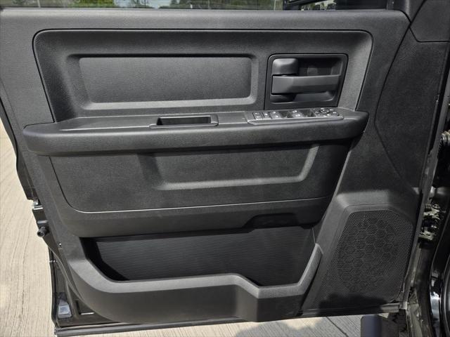 2026 Ram 2500 Black Express Crew Cab 4x4 6'4" Box