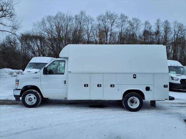 2026 Ford E-450 Cutaway Base
