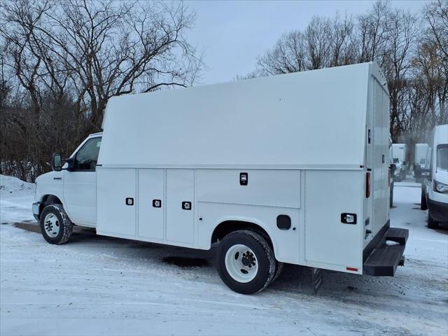 2026 Ford E-450 Cutaway Base
