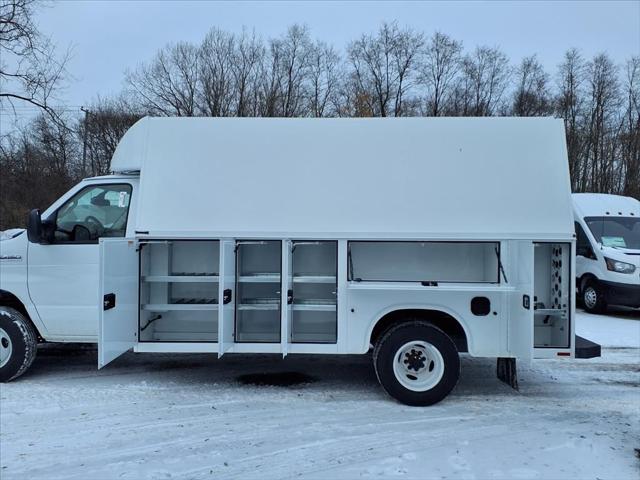 2026 Ford E-450 Cutaway Base