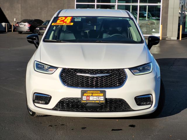 2024 Chrysler Pacifica Hybrid Select