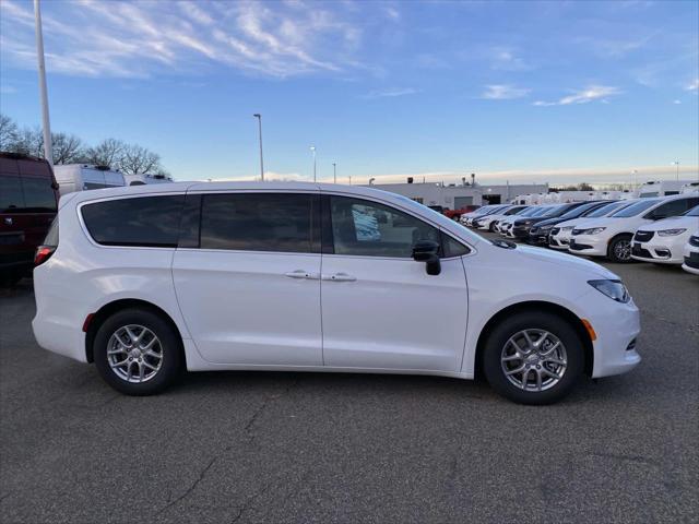 2026 Chrysler Voyager VOYAGER LX