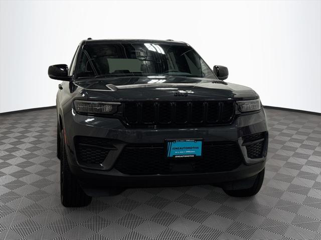 2023 Jeep Grand Cherokee Altitude 4x4 2023 Jeep Grand Cherokee Altitude 4x4