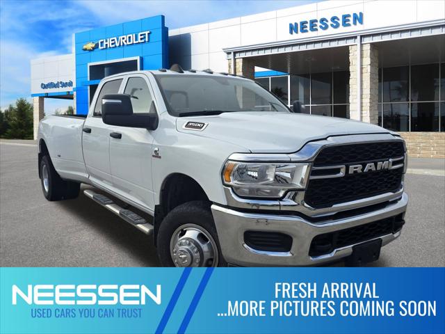 2023 RAM 3500 Tradesman Crew Cab 4x4 8 Box