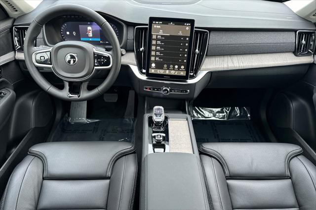 2026 Volvo XC90 Ultra Dark Theme, B6 AWD Gas (mild hybrid), Gasoline, 7 Seats