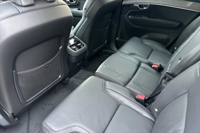 2026 Volvo XC90 Ultra Dark Theme, B6 AWD Gas (mild hybrid), Gasoline, 7 Seats