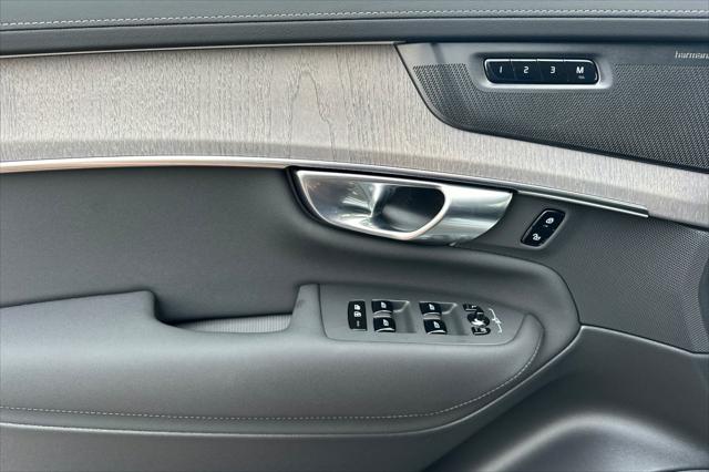 2026 Volvo XC90 Ultra Dark Theme, B6 AWD Gas (mild hybrid), Gasoline, 7 Seats