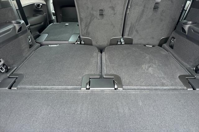 2026 Volvo XC90 Ultra Dark Theme, B6 AWD Gas (mild hybrid), Gasoline, 7 Seats