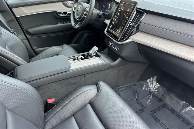 2026 Volvo XC90 Ultra Dark Theme, B6 AWD Gas (mild hybrid), Gasoline, 7 Seats
