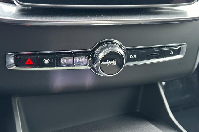 2026 Volvo XC90 Ultra Dark Theme, B6 AWD Gas (mild hybrid), Gasoline, 7 Seats