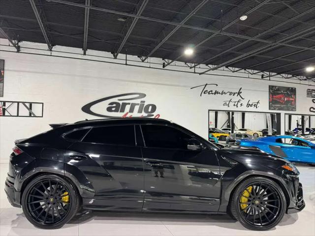 2021 Lamborghini Urus Standard