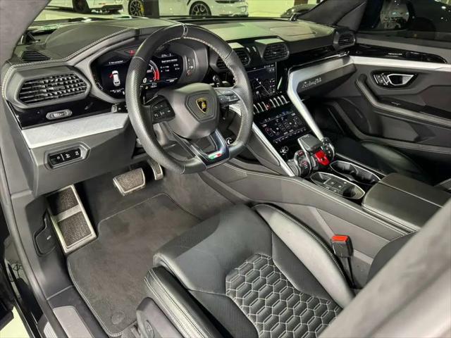 2021 Lamborghini Urus Standard